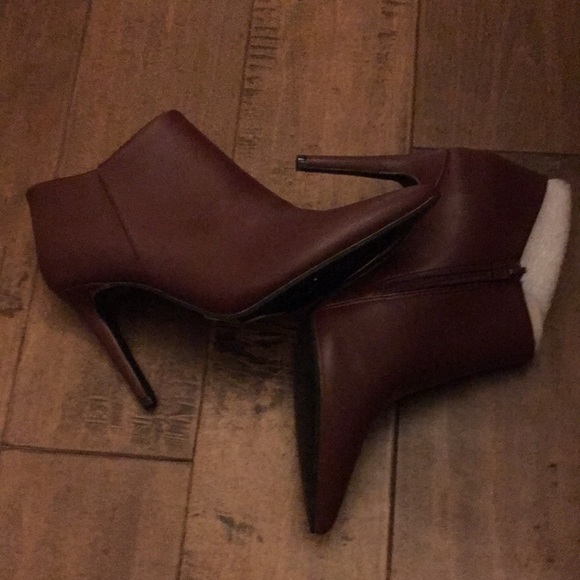 Brand new Le Chateau Booty - Picture 3 of 5